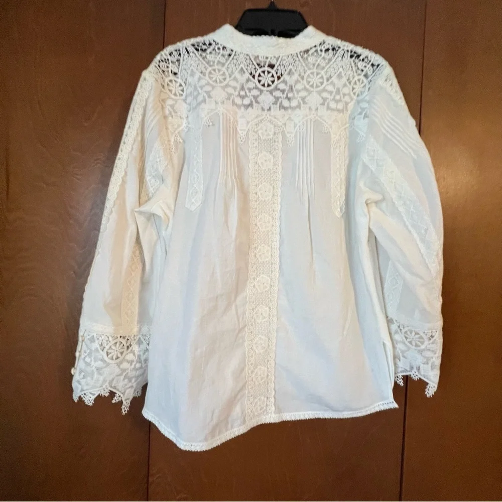 Soft Surroundings EUC Cream Lace Accent Top Medium - Picture 3 of 9